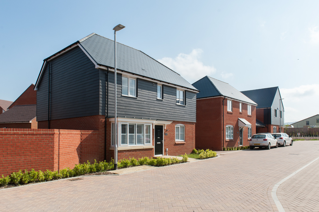 Houses For Sale in Brockworth Perrybrook Linden Homes