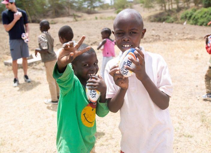 Photographer Alex takes donations to Kenyan school
