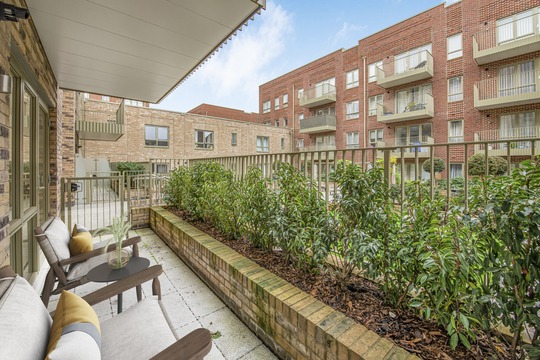 vistry_west_-_south_oxhey_central_flat_1__5_staged-min