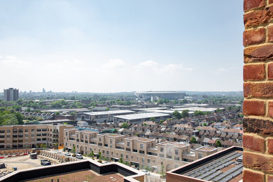 25.05.02 Cside Meridian One 2 bed apt -155