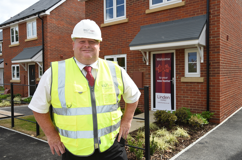East Hanney site manager wins prestigious housebuilding award for the third time