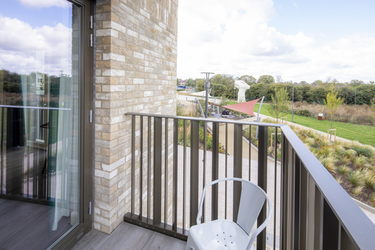 24.09.11 Cside Hepworth  2 bed show apt -47