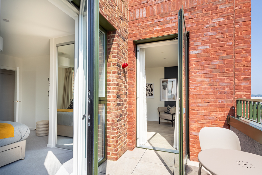 25.05.02 Cside Meridian One 2 bed apt -121-HDR