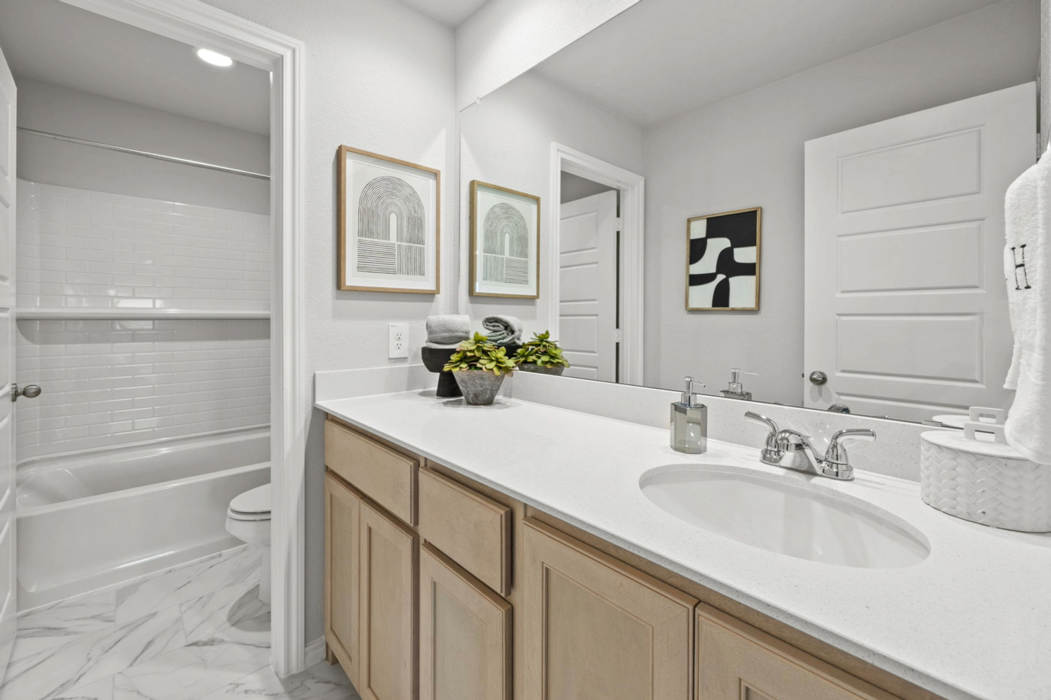 Maple Floorplan - Secondary Bath